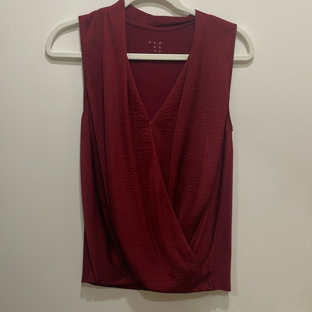 Red top size small front clasped for breast feeding ♥️ Valentine’s